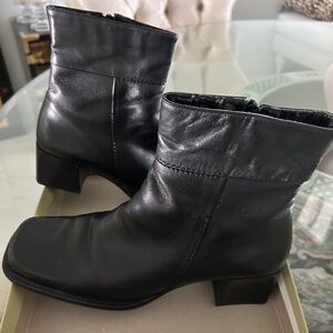 Ladies Square Toe Boots